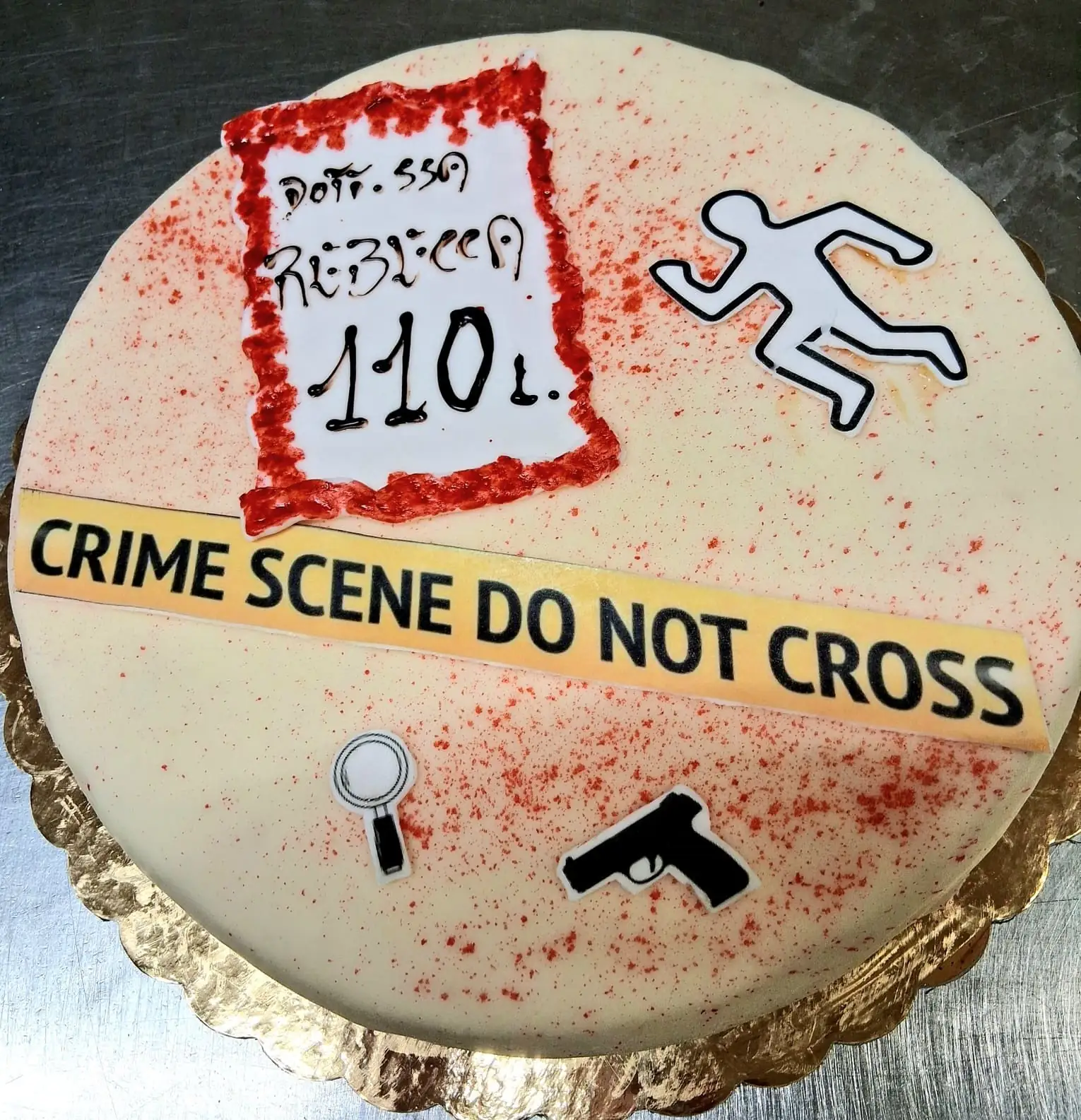 torta-laurea-personalizzata-scena-del-crimine